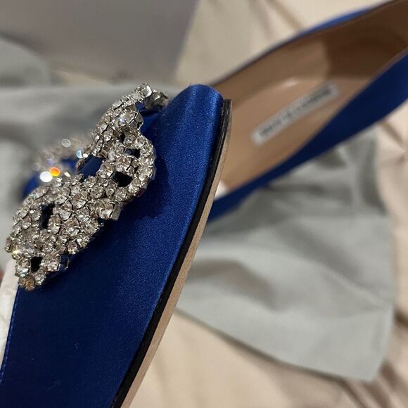 Manolo Blahnik Hangisi Raso in Bleu - Picture 9 of 11